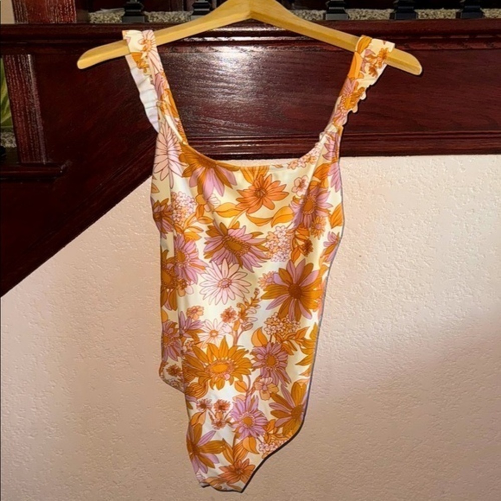 Kona Sol Women’s Retro Floral One-Piece Flutter Sleeve Beachy Vacation Swimsuit